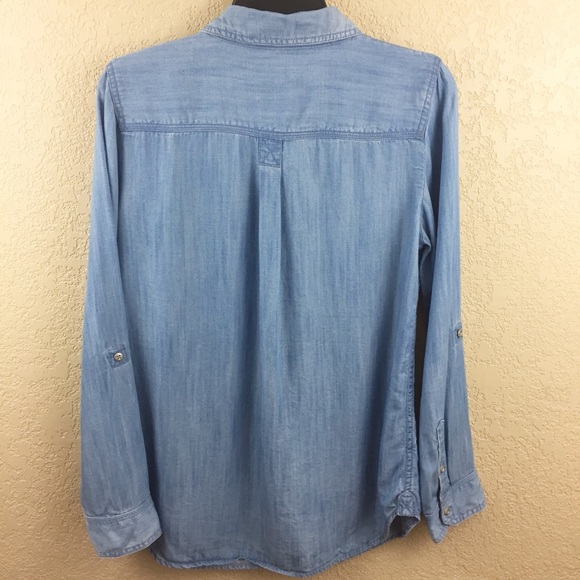 SALE
Talbots Small Chambray Ruffle Button DownE4/2 - Picture 2 of 6